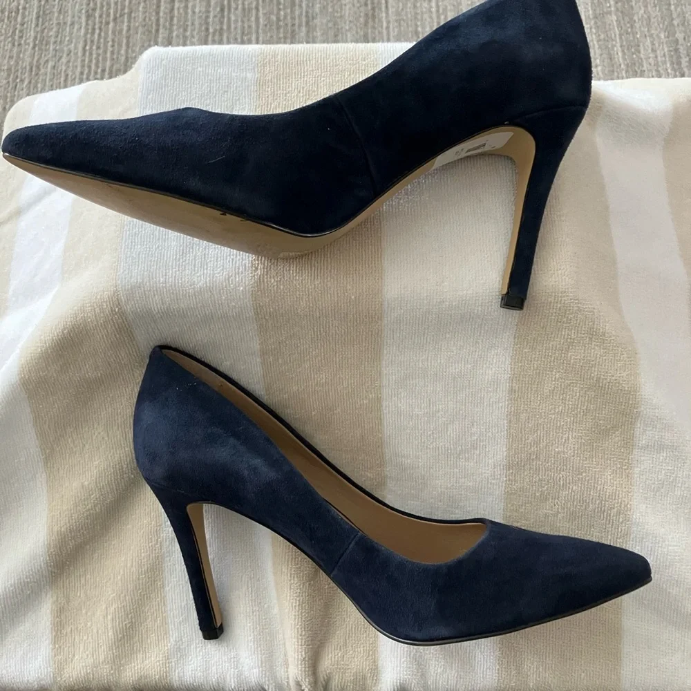 Saks Fifth Avenue Deep Blue Suede Size 7.5 Pointed Toe Heels